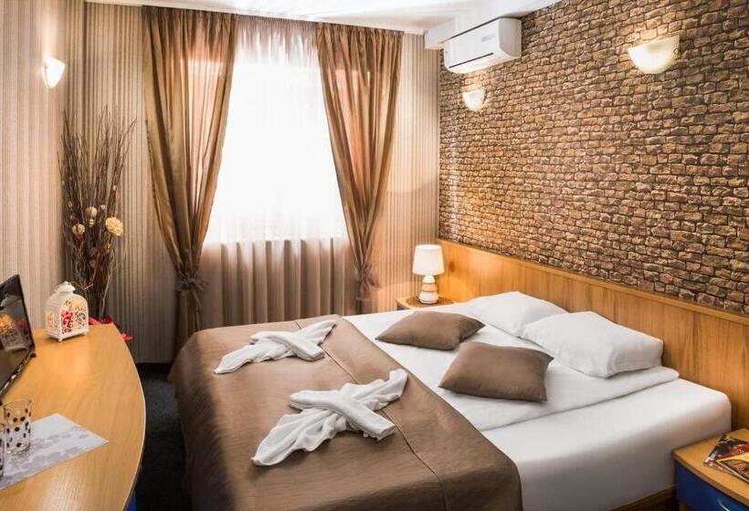 غرفة قياسية, Central Point