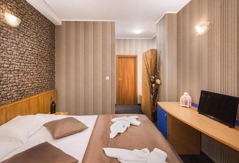 غرفة قياسية, Central Point