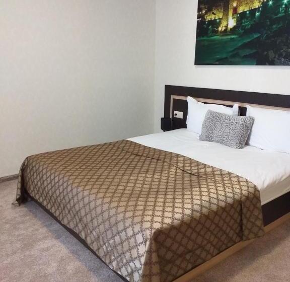 غرفة قياسية, Central Point