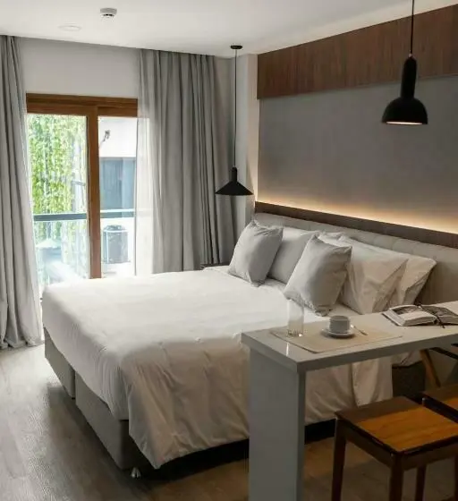 اتاق لوکس با بالکن, Five Hotel & Residences