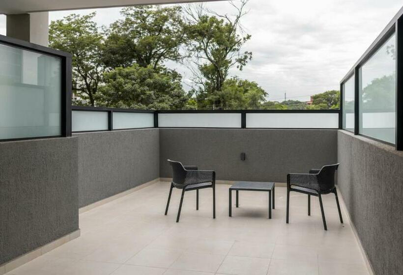 발코니 디럭스 룸, Five Hotel & Residences