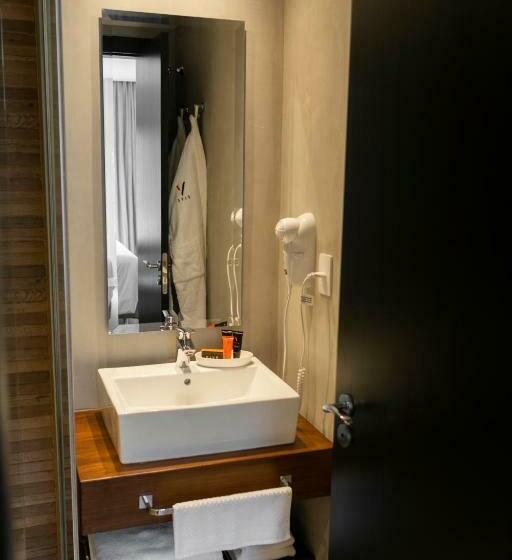 발코니 디럭스 룸, Five Hotel & Residences