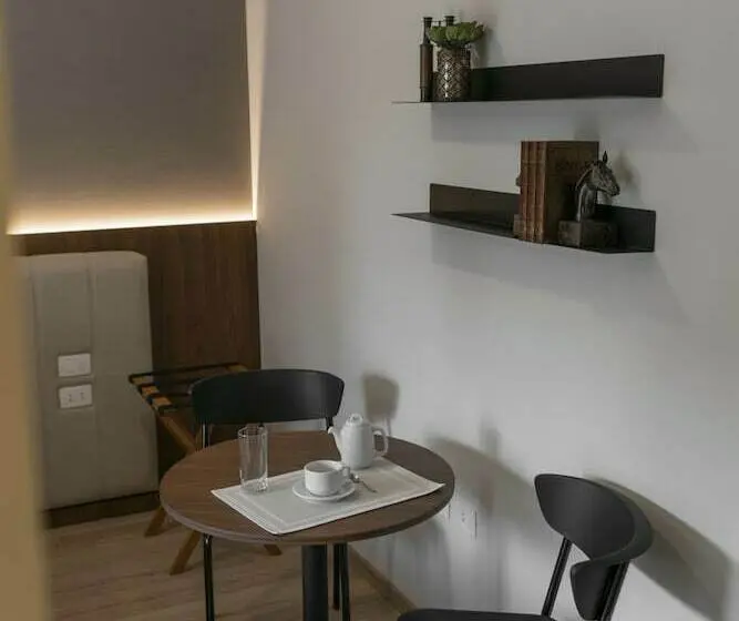 اتاق لوکس با بالکن, Five Hotel & Residences