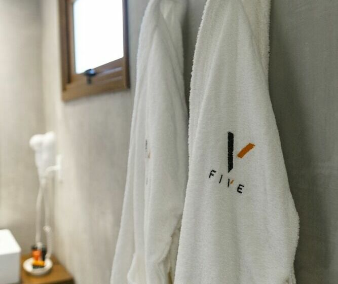 발코니 디럭스 룸, Five Hotel & Residences