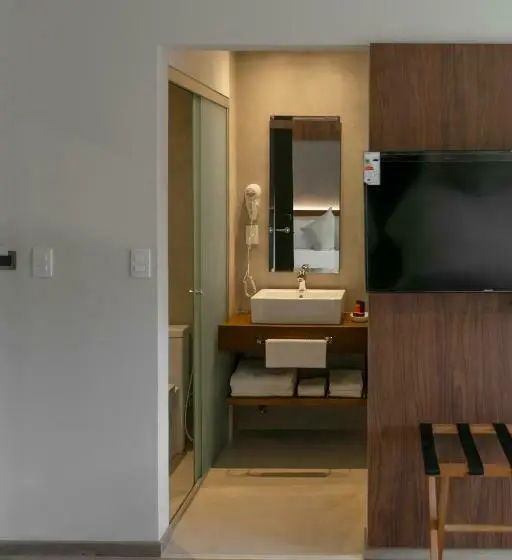 استودیوی لوکس, Five Hotel & Residences