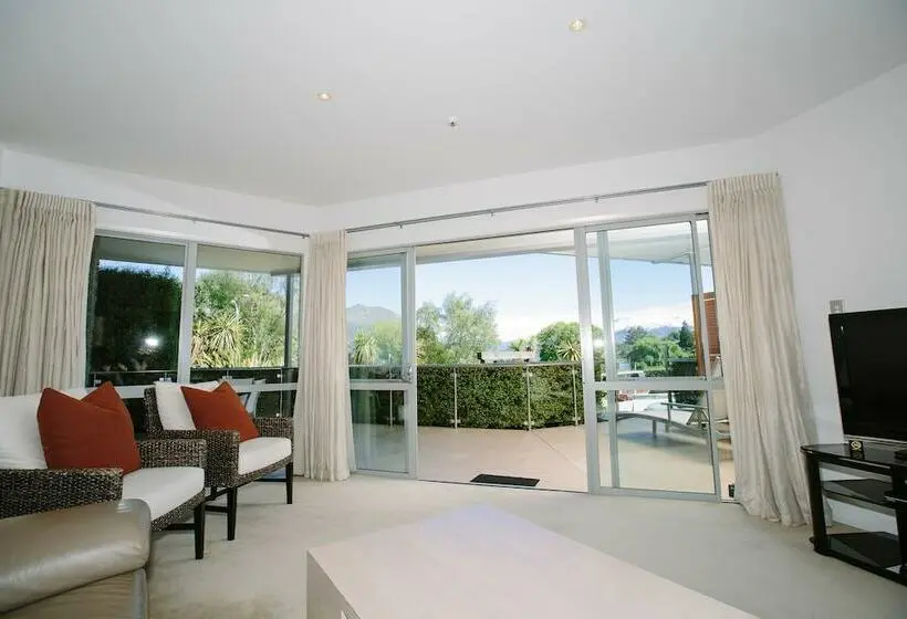 آپارتمان 1 خوابه, Lakeside Apartments
