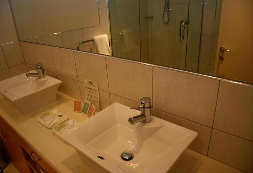 3침실 디럭스 아파트, Lakeside Apartments
