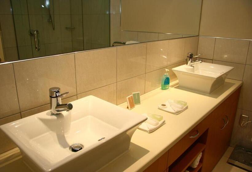 3침실 디럭스 아파트, Lakeside Apartments