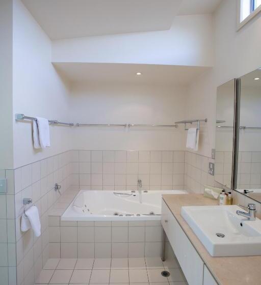 1침실 펜트하우스 아파트, Lakeside Apartments