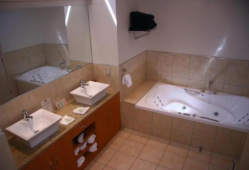 1 Bedroom Penthouse Apartment, Lakeside Apartments