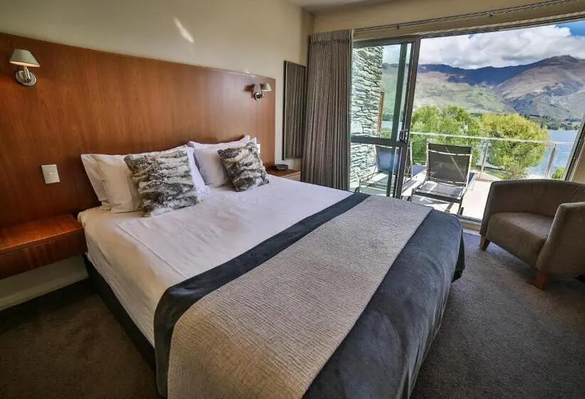2 Bedroom Premium Apartment, Lakeside Apartments