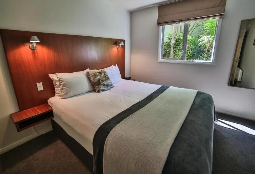 2 Bedroom Premium Apartment, Lakeside Apartments