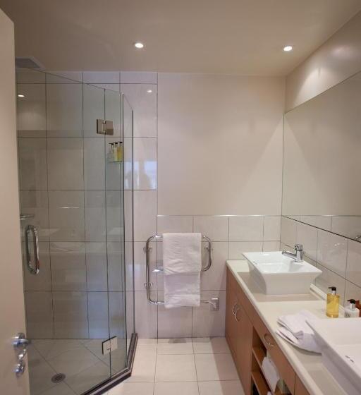 2침실 프리미엄 아파트, Lakeside Apartments