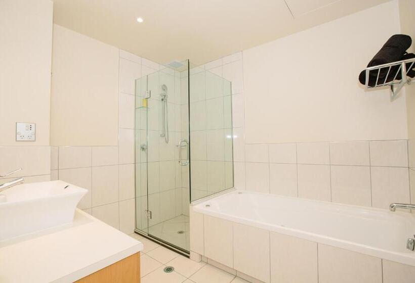 2침실 프리미엄 아파트, Lakeside Apartments