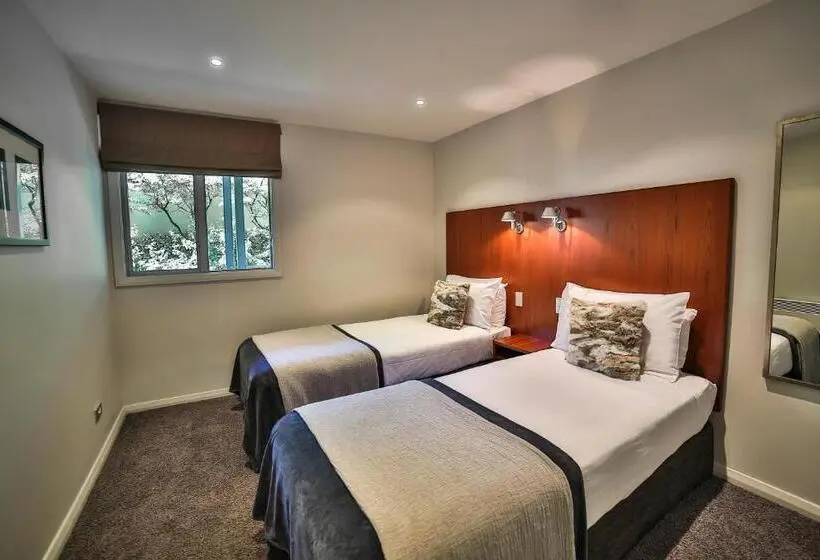 3 Bedroom Premium Apartment, Lakeside Apartments