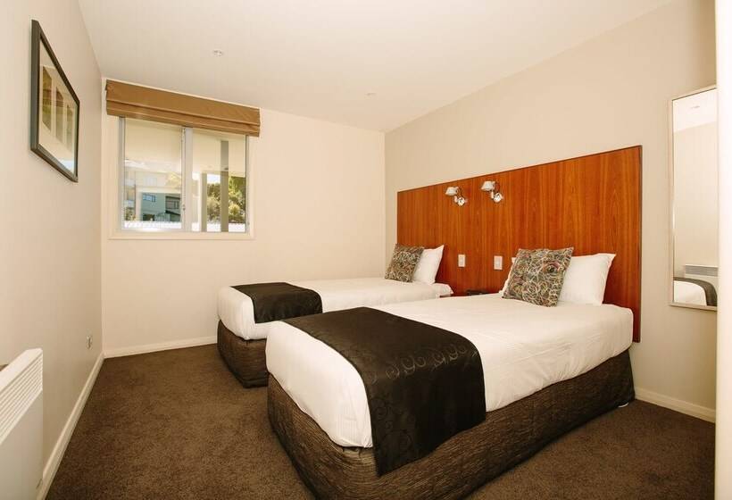 침실 3개 아파트, Lakeside Apartments