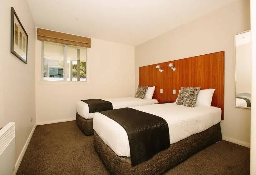 3 Bedroom Premium Apartment, Lakeside Apartments