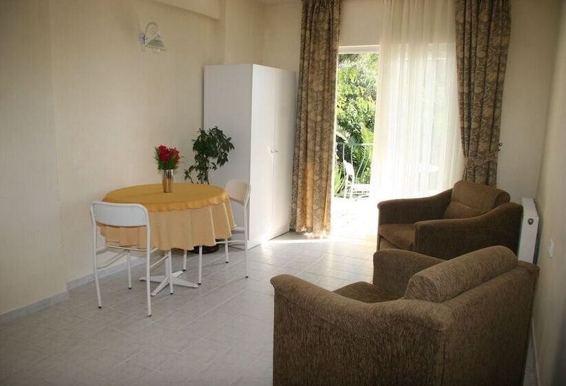 דירת חדר, Life Apart