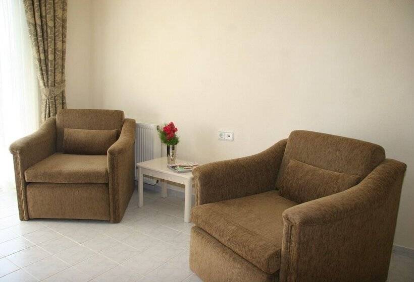 דירת חדר, Life Apart