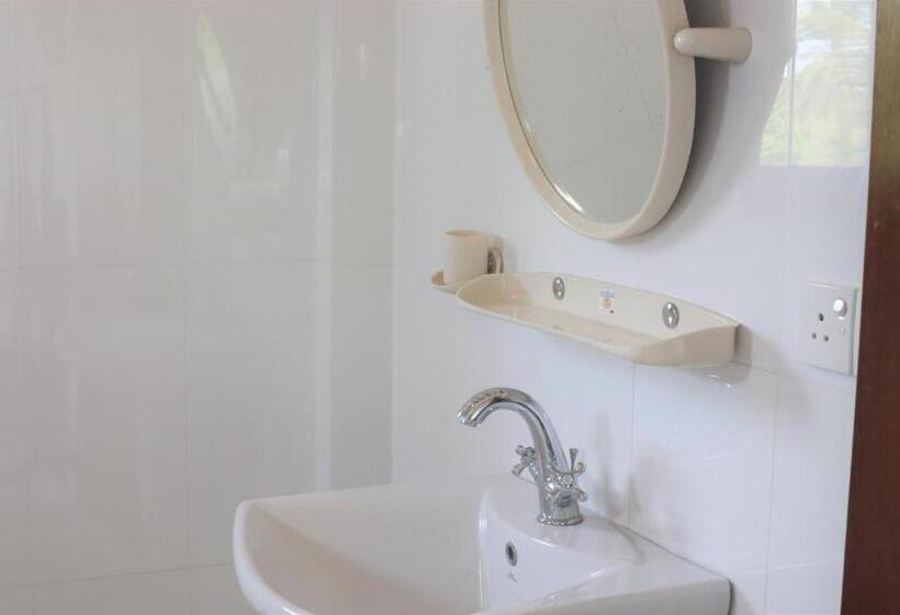 Четырехместный Номер Стандарт с Балконом, Long Beach Guest House