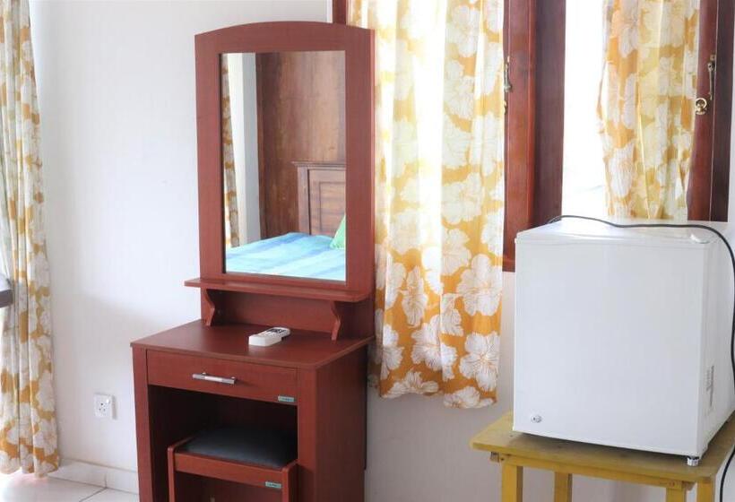 Четырехместный Номер Стандарт с Балконом, Long Beach Guest House