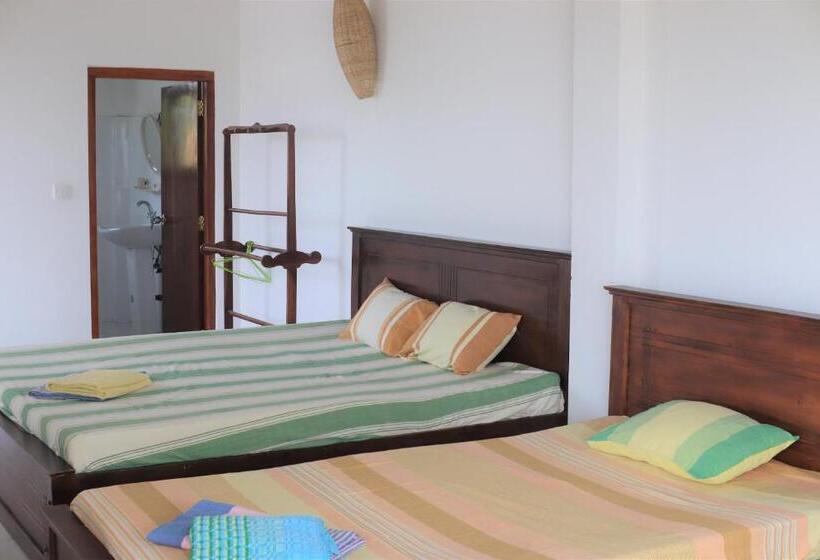Четырехместный Номер Стандарт с Балконом, Long Beach Guest House