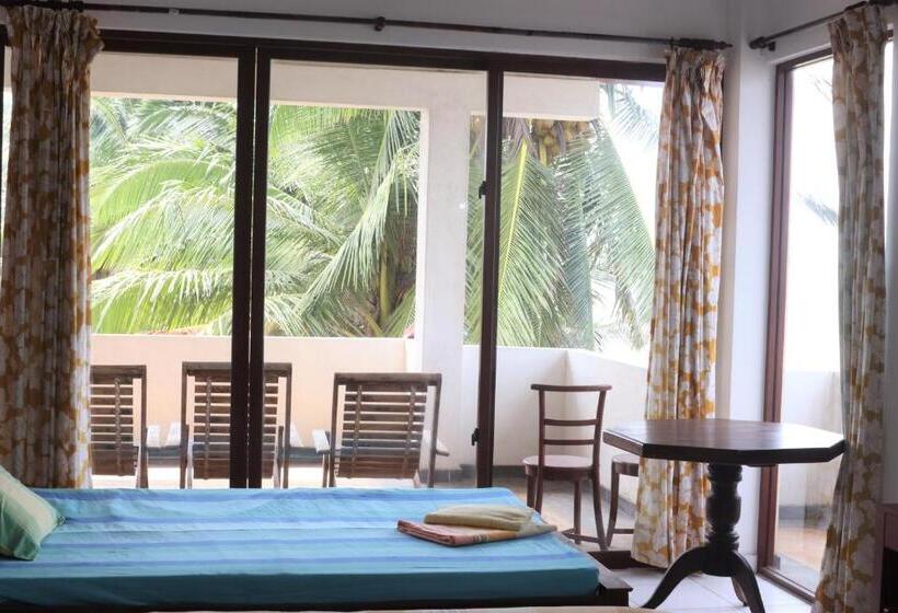 Четырехместный Номер Стандарт с Балконом, Long Beach Guest House