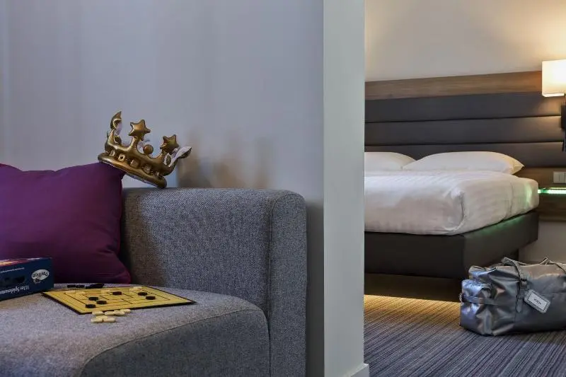 Perhehuone, Moxy Vienna Airport