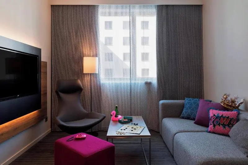 Perhehuone, Moxy Vienna Airport