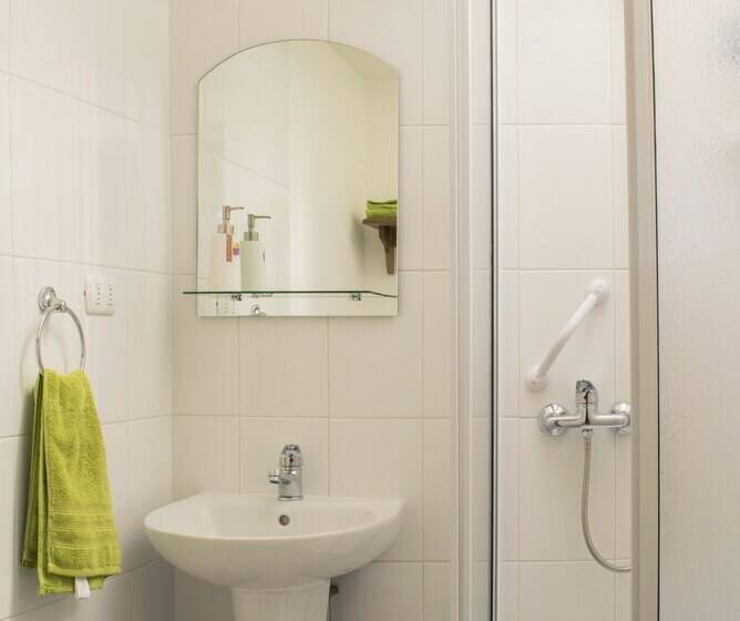 Quarto Standard Individual Casa de Banho Partilhada, Pontoval B&b