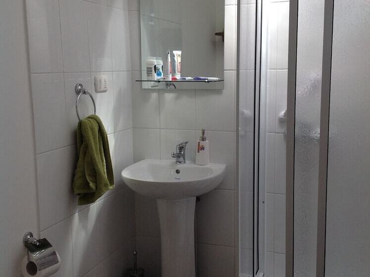 Quarto Standard Individual Casa de Banho Partilhada, Pontoval B&b