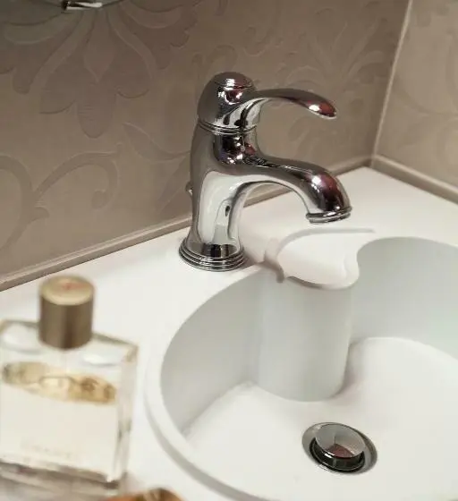 Perhesviitti, Le Hameau Du Kashmir