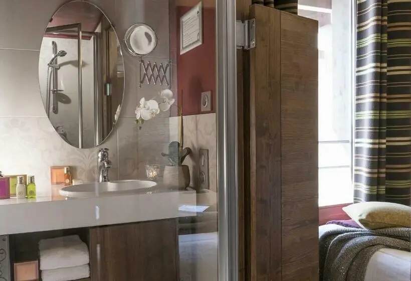 Perhesviitti, Le Hameau Du Kashmir
