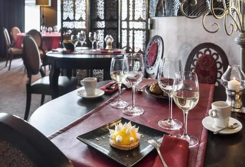 Juniorsviitti, Le Hameau Du Kashmir