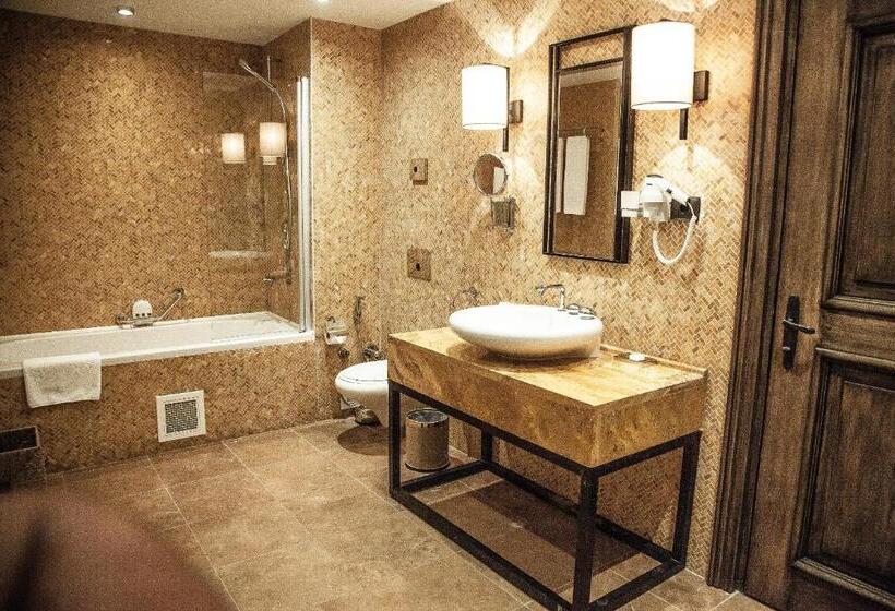 سوییت, Sakit Gol   Silent Lake