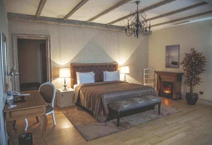 اتاق لوکس با چشم‌انداز دریاچه, Sakit Gol   Silent Lake