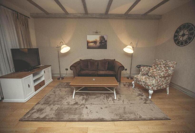 اتاق لوکس با چشم‌انداز دریاچه, Sakit Gol   Silent Lake