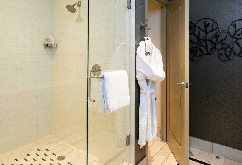 اتاق استاندارد, The Tennessean Personal Luxury