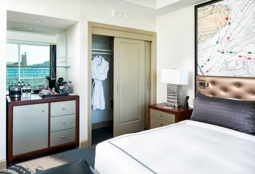 اتاق استاندارد, The Tennessean Personal Luxury