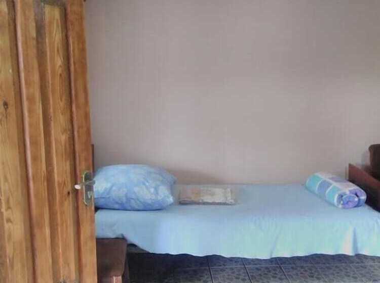 اتاق استاندارد سه تخته با سرویس بهداشتی مشترک, Manana