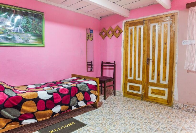 اتاق استاندارد سه تخته با سرویس بهداشتی مشترک, Manana