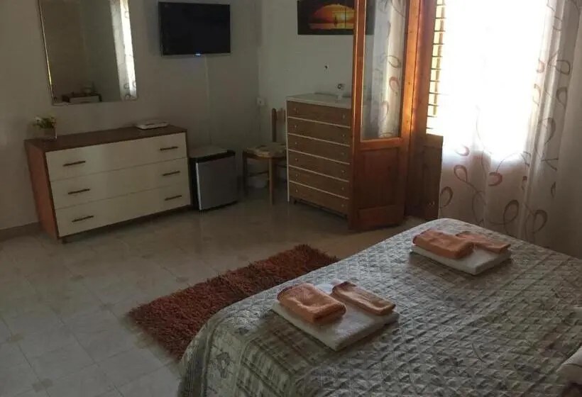 Deluxe-huone, Rudy Arenaile