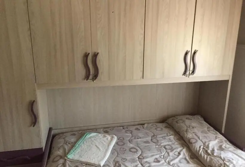 Basic-huone, Rudy Arenaile