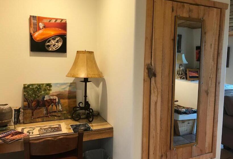 جناح ديلوكس سرير كينج, Spur Cross Inn