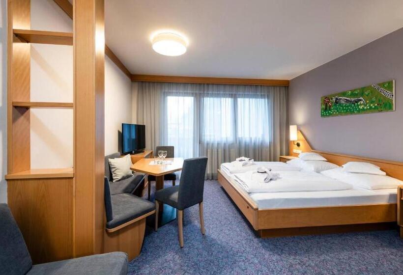 غرفة قياسية ثلاثية مزودة بشرفة, Familienhotel Viktoria