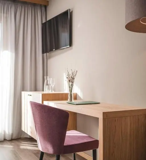 Sviitti Puutarhanäkymä, Familienhotel Viktoria