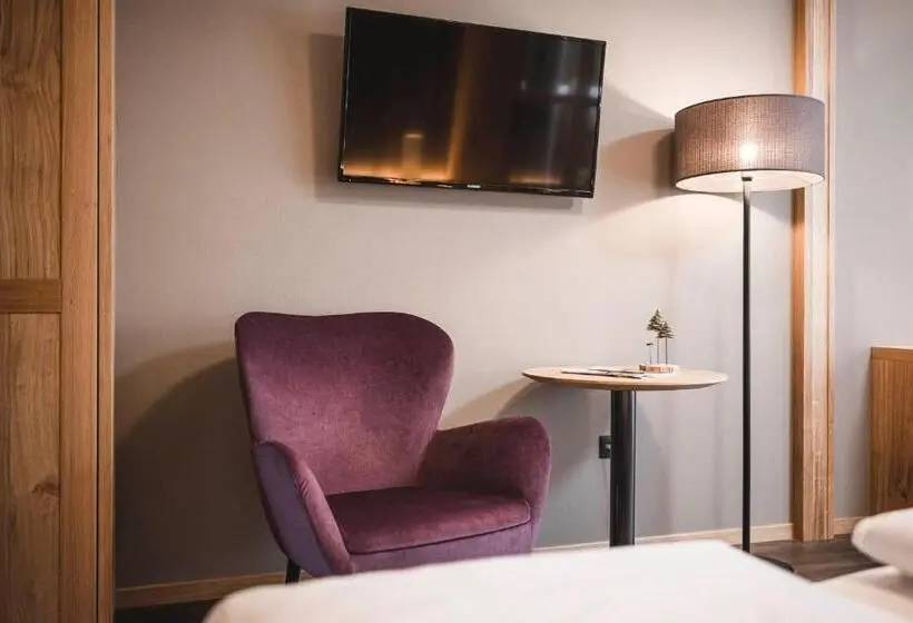 Sviitti Puutarhanäkymä, Familienhotel Viktoria