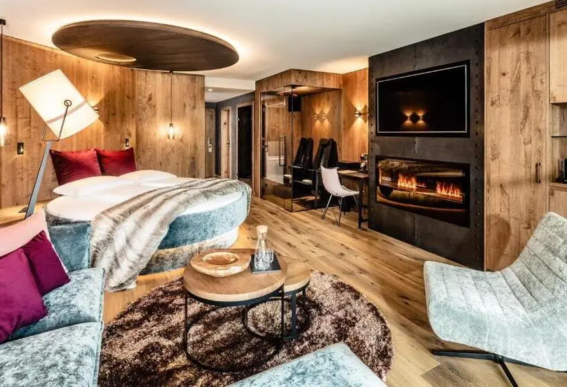 Deluxe-sviitti, Alpine Luxury Spa Resort Schwarzenstein