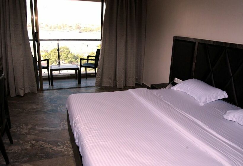 חדר פרמיום, Apaar