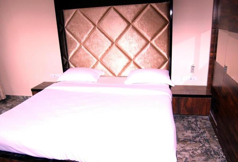 חדר אקזקיוטיב, Apaar